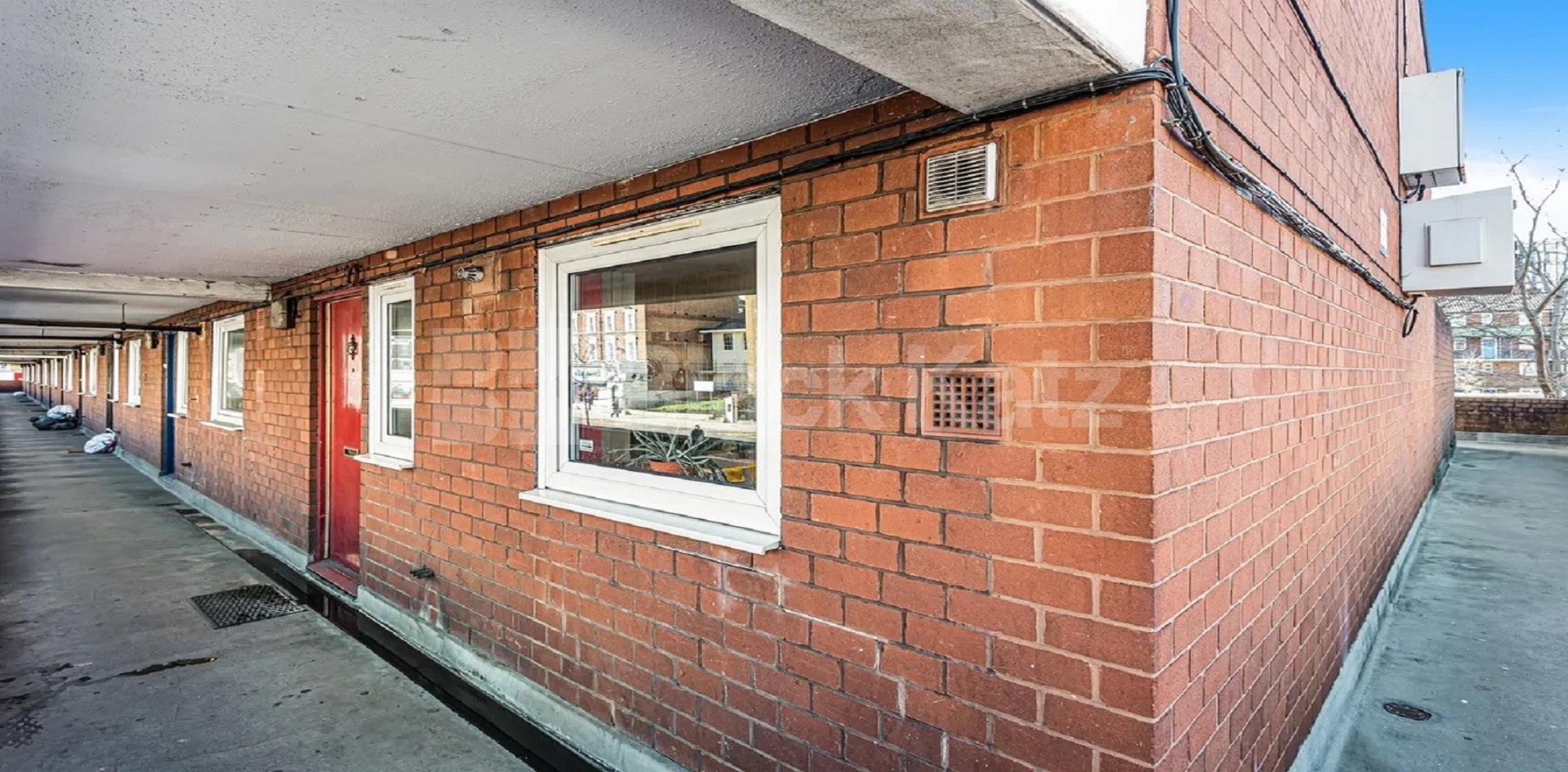 			NEW INSTRUCTION  (Includes water rates and broadband)., 4 Bedroom, 1 bath, 1 reception Maisonette			 Yaldham House Old Kent Road, Borough SE1